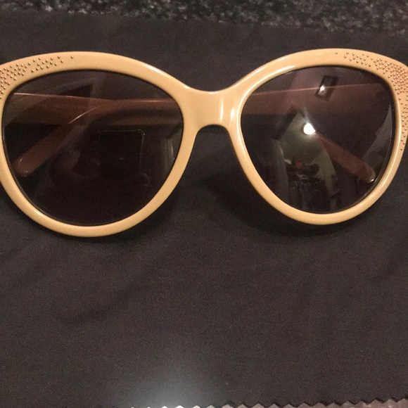 🌞New Chloe Sunnies 🌞 - Picture 2 of 6